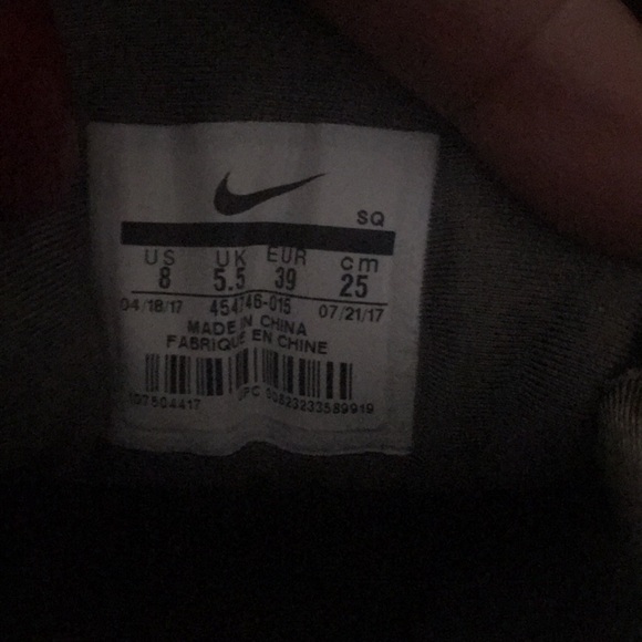 Nike Gym Shoe - Picture 6 of 7